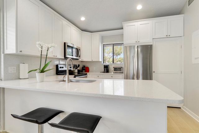 811 Club Drive, Palm Beach Gardens, FL 33418