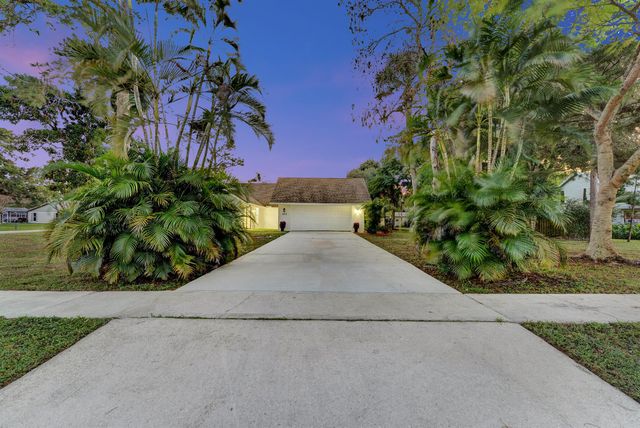 225 Sulky Way, Wellington, FL 33414