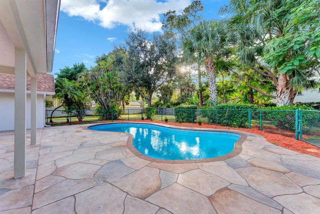 225 Sulky Way, Wellington, FL 33414