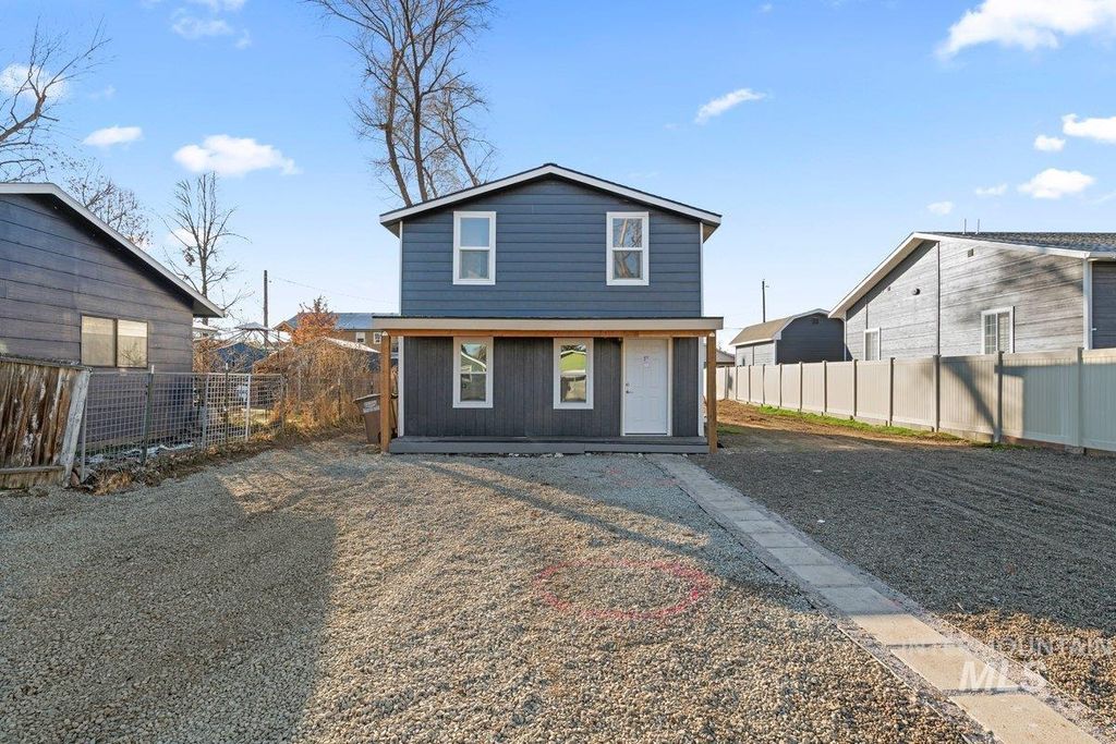 617 E 5th St, Emmett, ID 83617