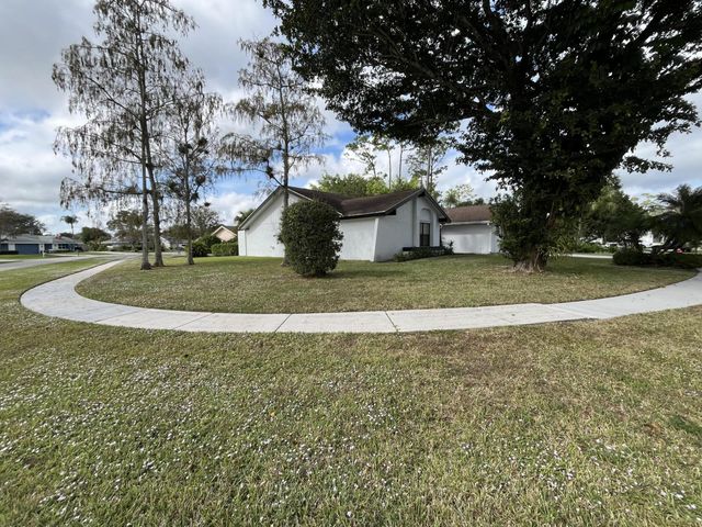 12305 Sawgrass Court, Wellington, FL 33414