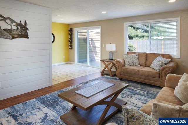 2831 SE Glenn St, Corvallis, OR 97333