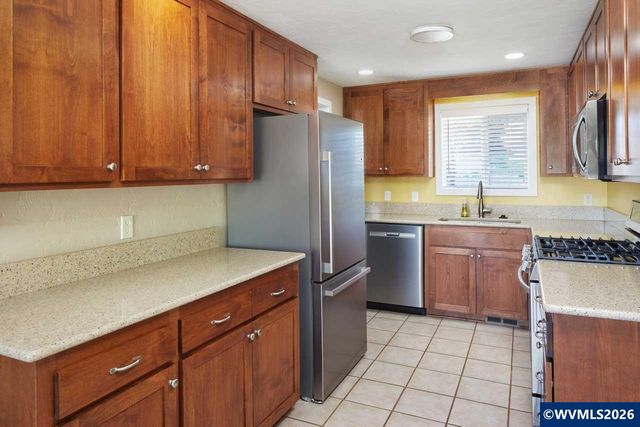2831 SE Glenn St, Corvallis, OR 97333