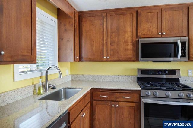 2831 SE Glenn St, Corvallis, OR 97333