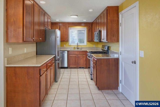 2831 SE Glenn St, Corvallis, OR 97333