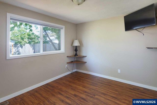 2831 SE Glenn St, Corvallis, OR 97333