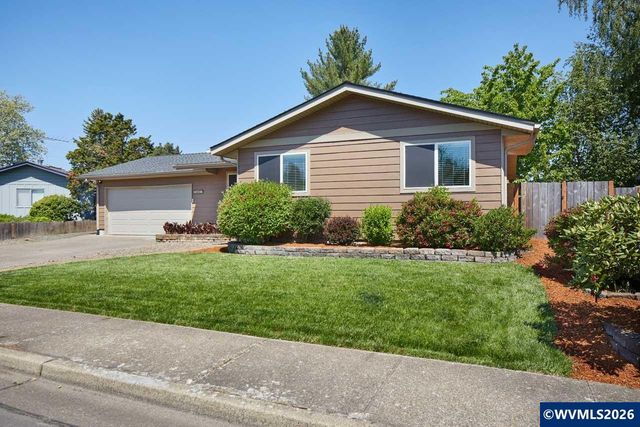 2831 SE Glenn St, Corvallis, OR 97333