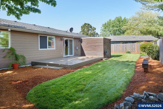 2831 SE Glenn St, Corvallis, OR 97333