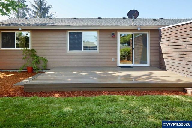 2831 SE Glenn St, Corvallis, OR 97333