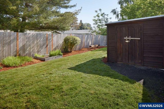 2831 SE Glenn St, Corvallis, OR 97333