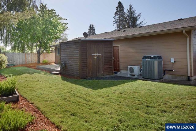 2831 SE Glenn St, Corvallis, OR 97333