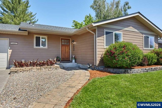 2831 SE Glenn St, Corvallis, OR 97333