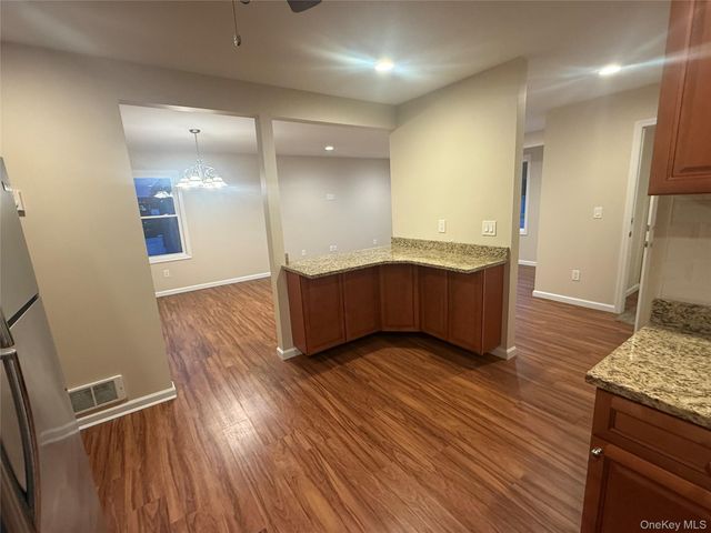 192 S Long Beach Rd, Rockville Centre, NY 11570