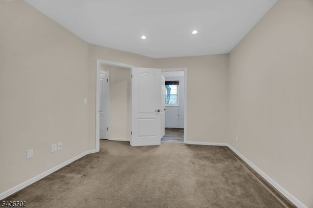 8 Village Park Ct, Scotch Plains Twp., NJ 07076