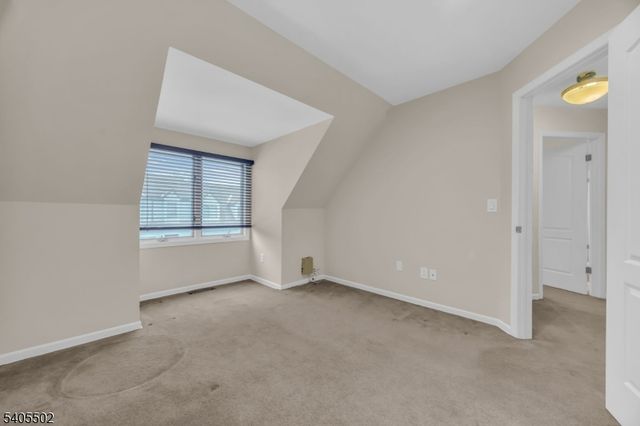 8 Village Park Ct, Scotch Plains Twp., NJ 07076