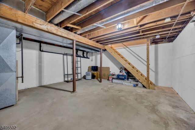 8 Village Park Ct, Scotch Plains Twp., NJ 07076