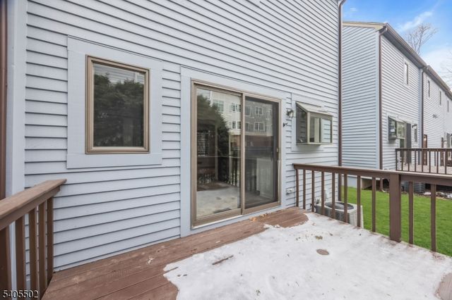 8 Village Park Ct, Scotch Plains Twp., NJ 07076