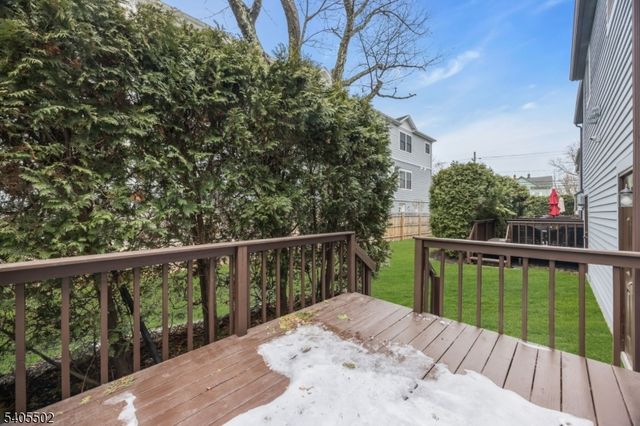 8 Village Park Ct, Scotch Plains Twp., NJ 07076