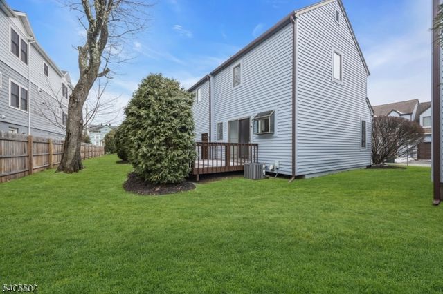 8 Village Park Ct, Scotch Plains Twp., NJ 07076