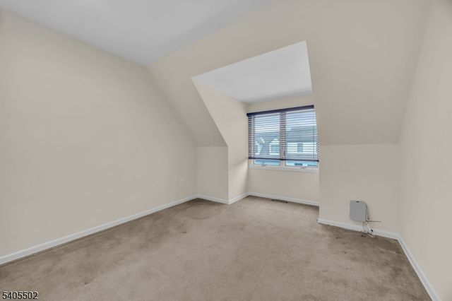 8 Village Park Ct, Scotch Plains Twp., NJ 07076