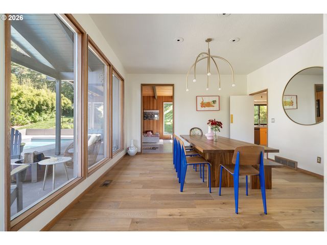 1550 Sw MITCHELL St, Portland, OR 97239