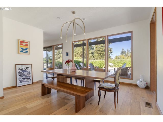 1550 Sw MITCHELL St, Portland, OR 97239