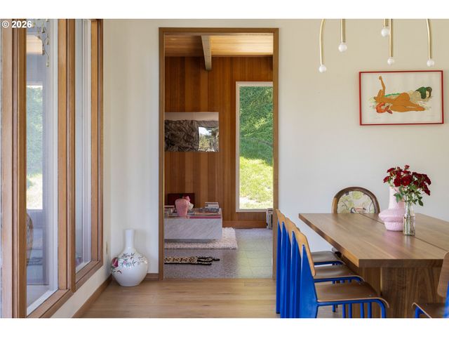 1550 Sw MITCHELL St, Portland, OR 97239