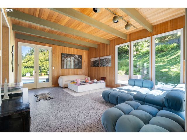 1550 Sw MITCHELL St, Portland, OR 97239