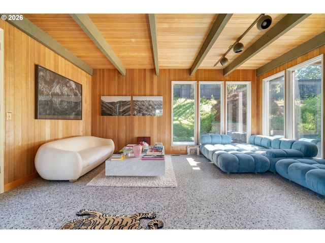 1550 Sw MITCHELL St, Portland, OR 97239