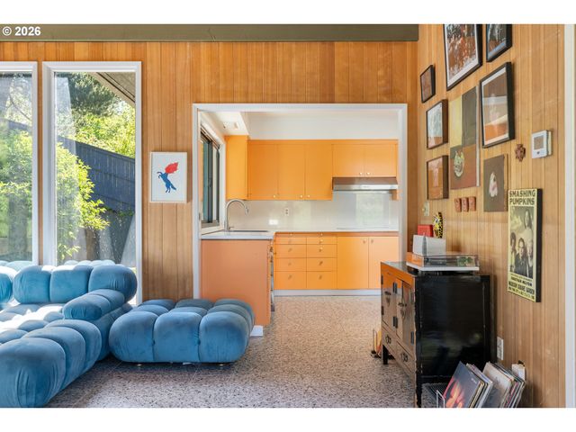 1550 Sw MITCHELL St, Portland, OR 97239