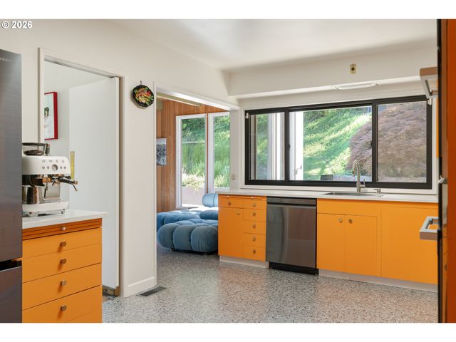 1550 Sw MITCHELL St, Portland, OR 97239