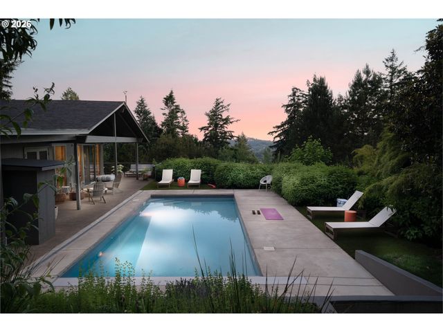 1550 Sw MITCHELL St, Portland, OR 97239