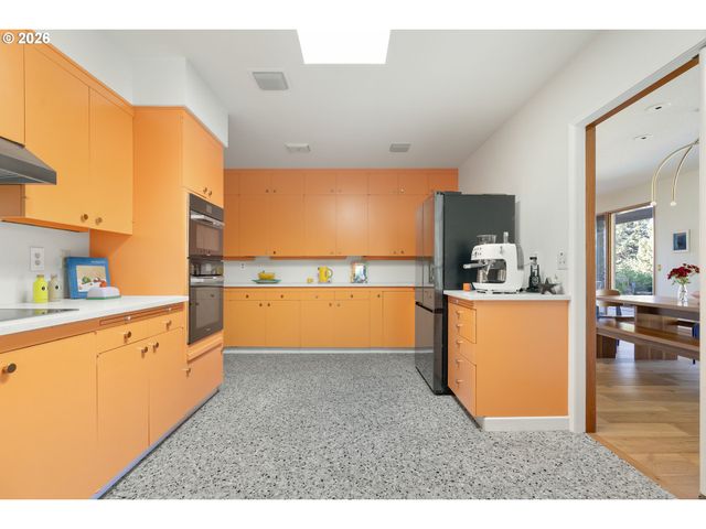 1550 Sw MITCHELL St, Portland, OR 97239