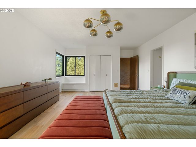 1550 Sw MITCHELL St, Portland, OR 97239