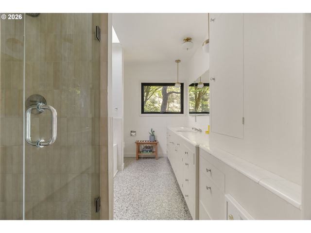 1550 Sw MITCHELL St, Portland, OR 97239