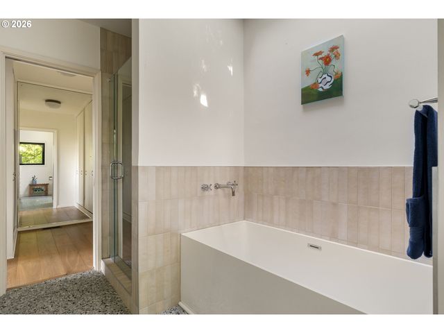 1550 Sw MITCHELL St, Portland, OR 97239