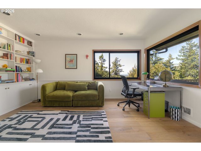 1550 Sw MITCHELL St, Portland, OR 97239