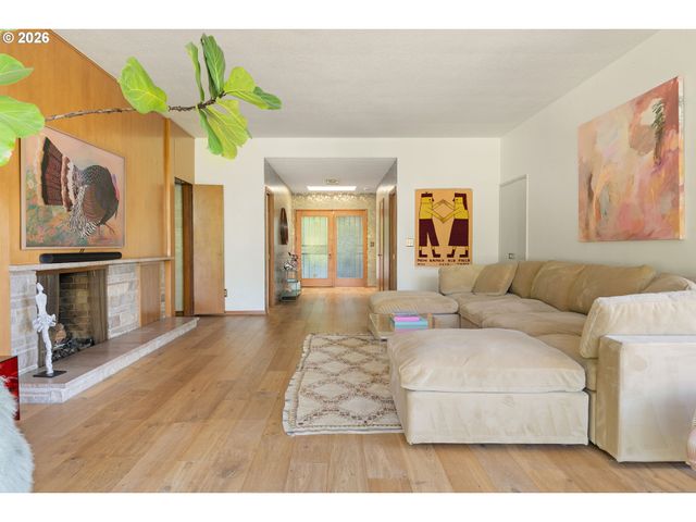 1550 Sw MITCHELL St, Portland, OR 97239