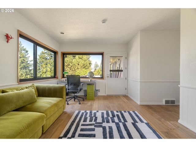 1550 Sw MITCHELL St, Portland, OR 97239