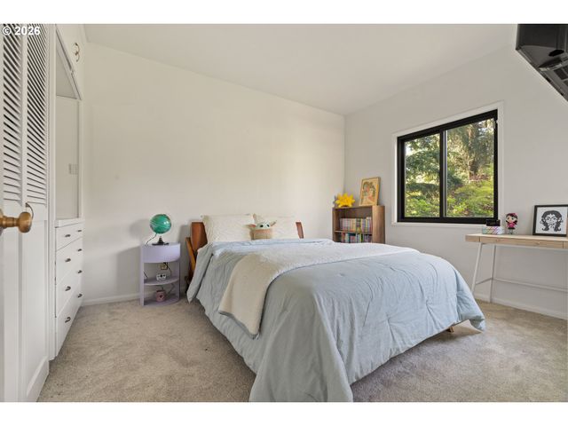 1550 Sw MITCHELL St, Portland, OR 97239