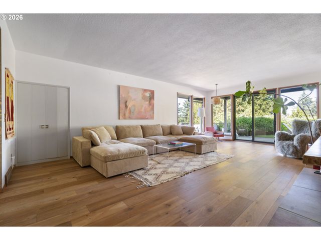 1550 Sw MITCHELL St, Portland, OR 97239