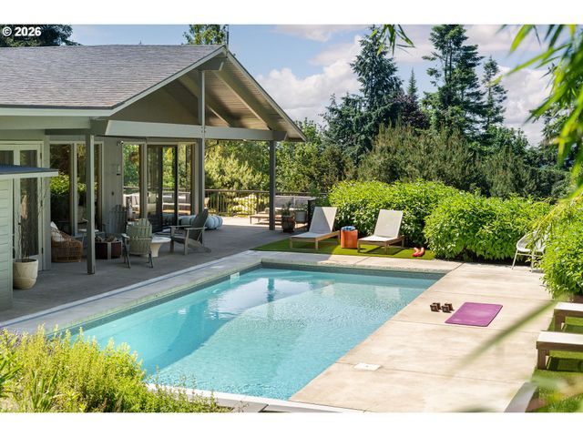 1550 Sw MITCHELL St, Portland, OR 97239
