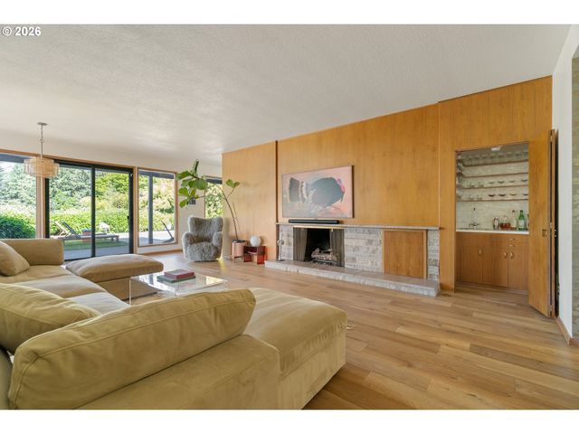 1550 Sw MITCHELL St, Portland, OR 97239