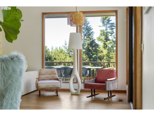 1550 Sw MITCHELL St, Portland, OR 97239