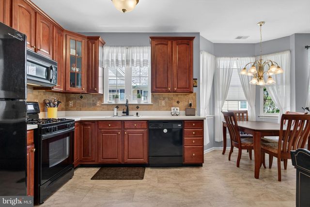 12 PELICAN PL, West Deptford, NJ 08086