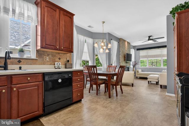 12 PELICAN PL, West Deptford, NJ 08086