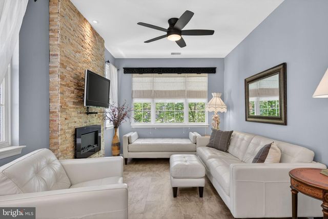 12 PELICAN PL, West Deptford, NJ 08086