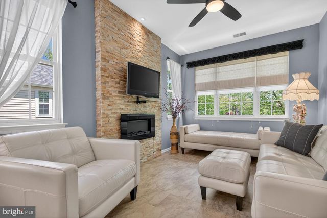 12 PELICAN PL, West Deptford, NJ 08086