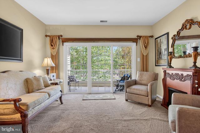 12 PELICAN PL, West Deptford, NJ 08086