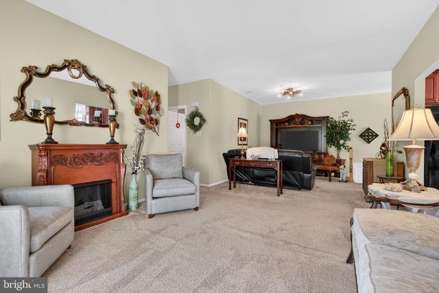 12 PELICAN PL, West Deptford, NJ 08086